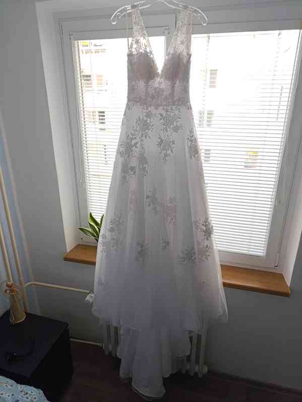 Svatební šaty velikost 6 - foto 6