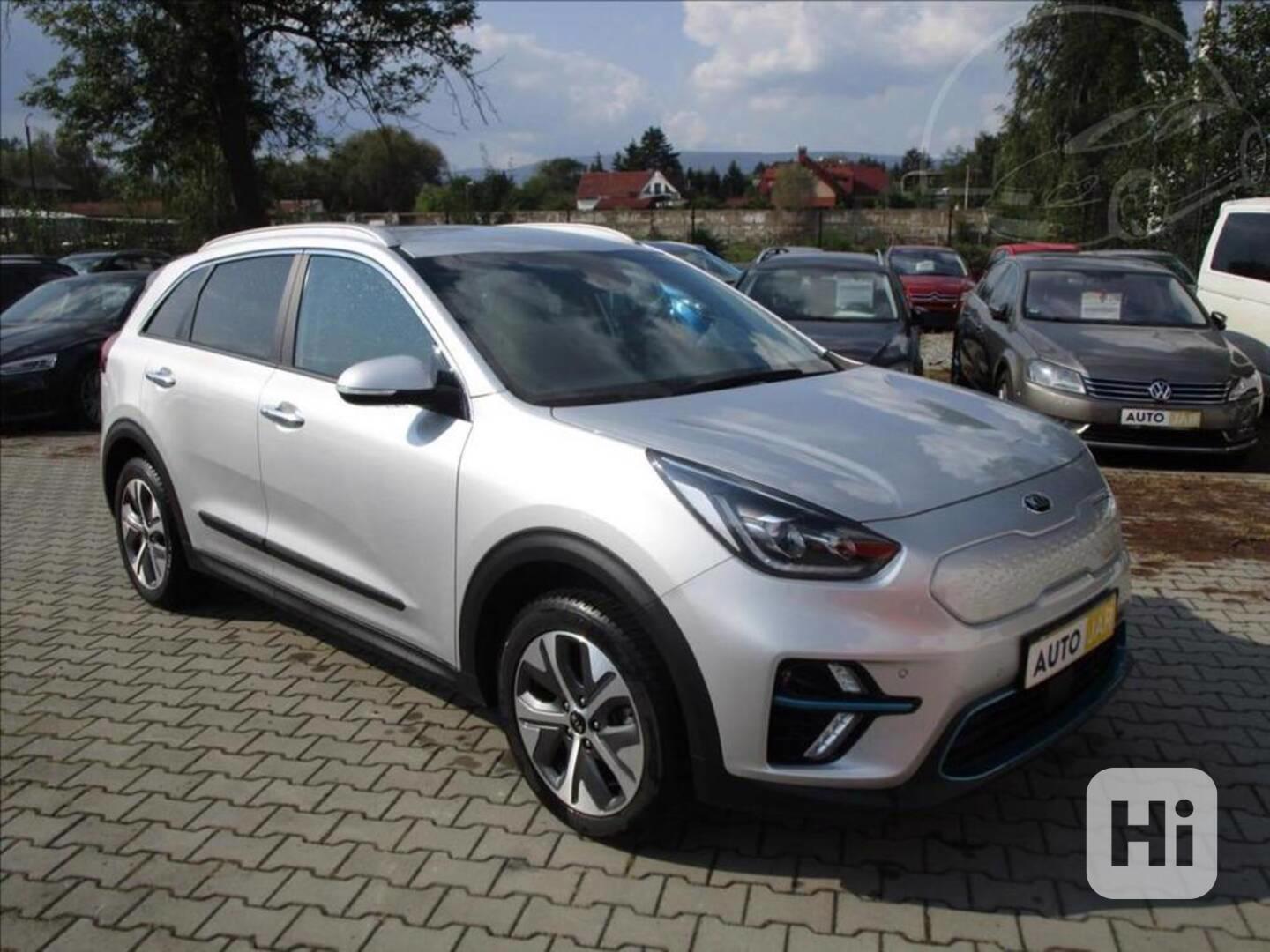 Kia E-niro 0,0 64kWh Executive SoH 100%-DPH - foto 1