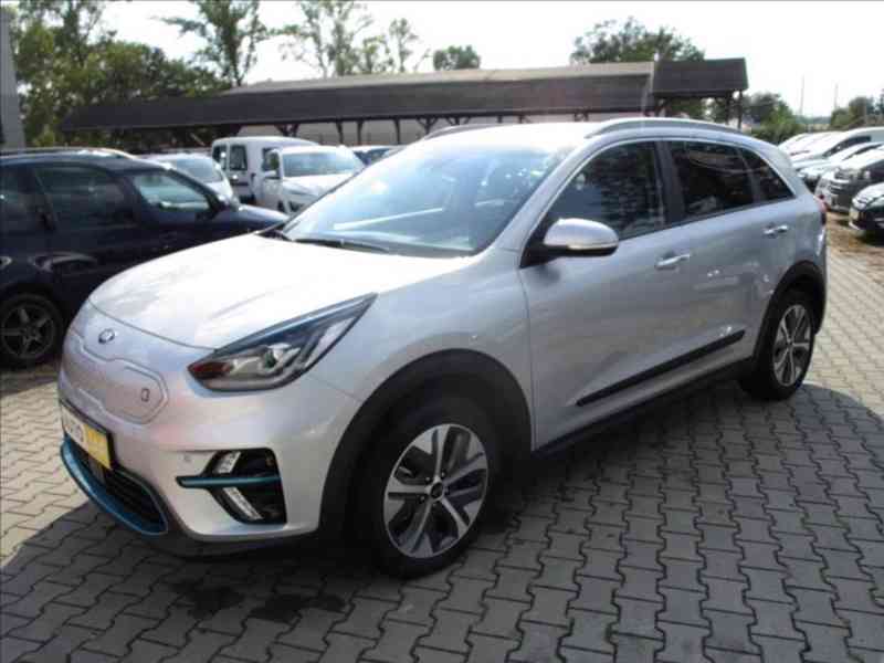 Kia E-niro 0,0 64kWh Executive SoH 100%-DPH - foto 2