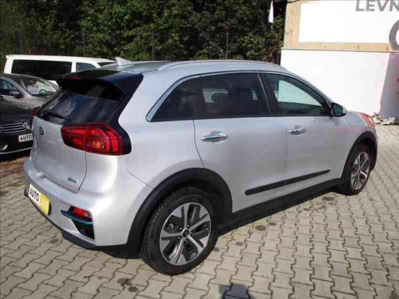 Kia E-niro 0,0 64kWh Executive SoH 100%-DPH - foto 3