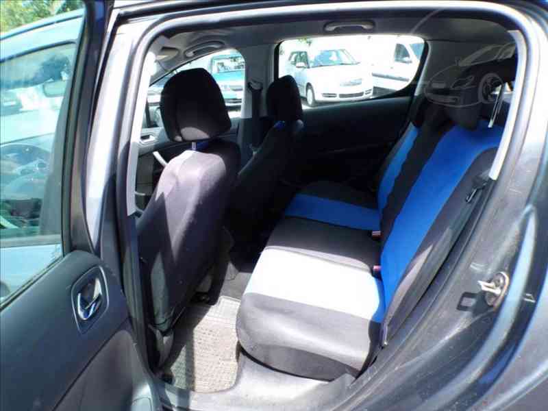 Peugeot 308 1,6 HDi - foto 8