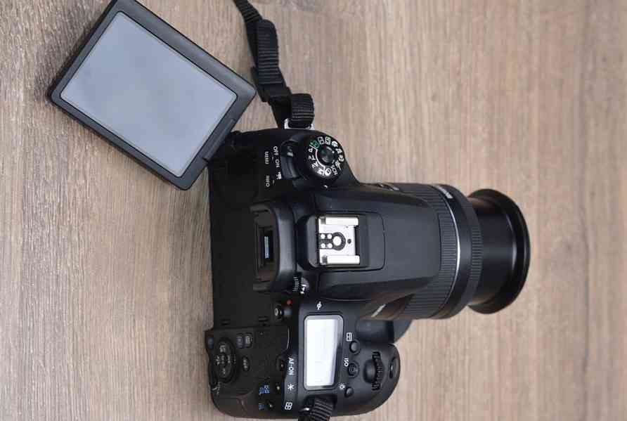 Canon EOS 77D + Objektiv 18-55mm 8 700 Exp. - foto 6