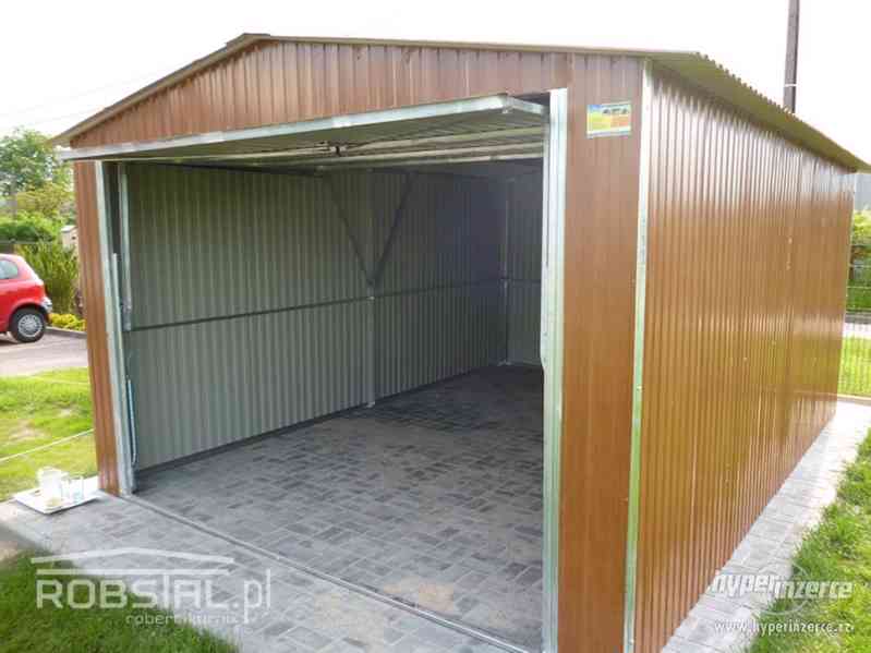 Plechová garáž v imitaci dřeva s výklopnými vraty, na míru - foto 2