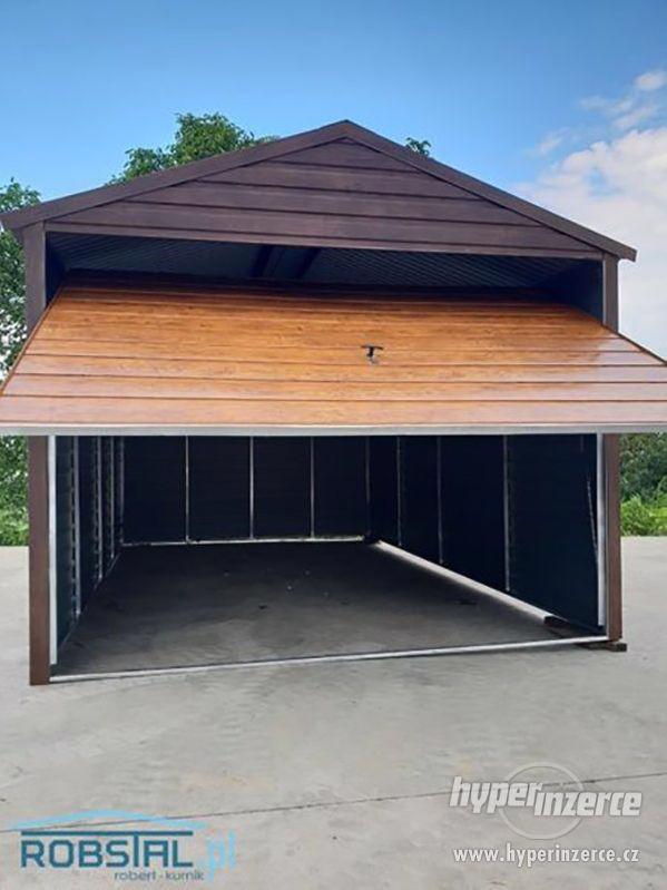 Plechová garáž v imitaci dřeva s výklopnými vraty, na míru - foto 5