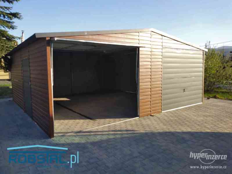 Plechová garáž v imitaci dřeva s výklopnými vraty, na míru - foto 7