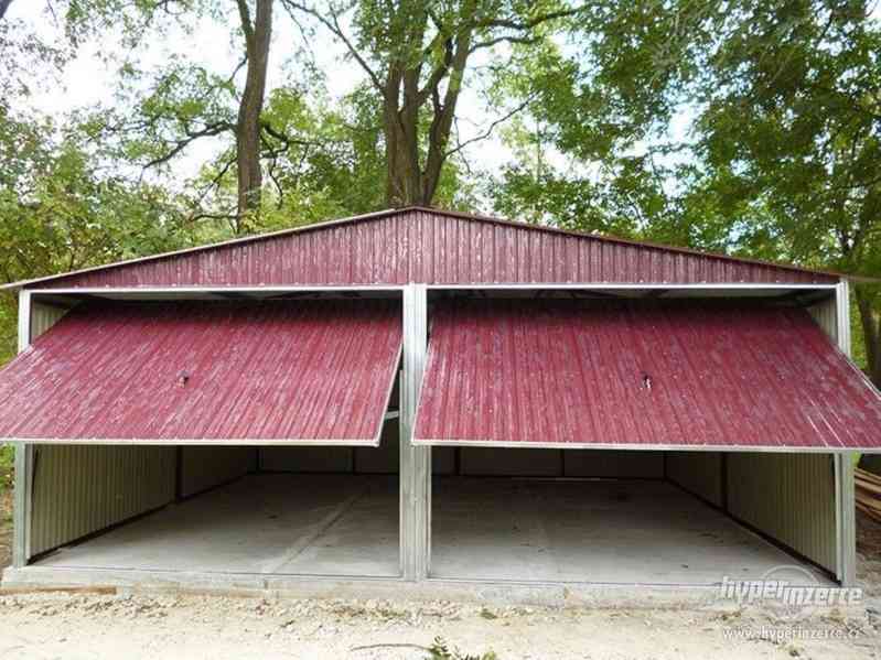 Plechová garáž v imitaci dřeva s výklopnými vraty, na míru - foto 10