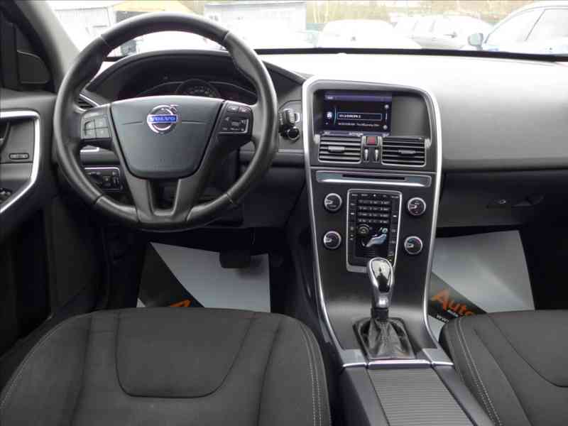 Volvo XC60 2,4 D4 4x4, 5ti válec, 1.Maj - foto 7