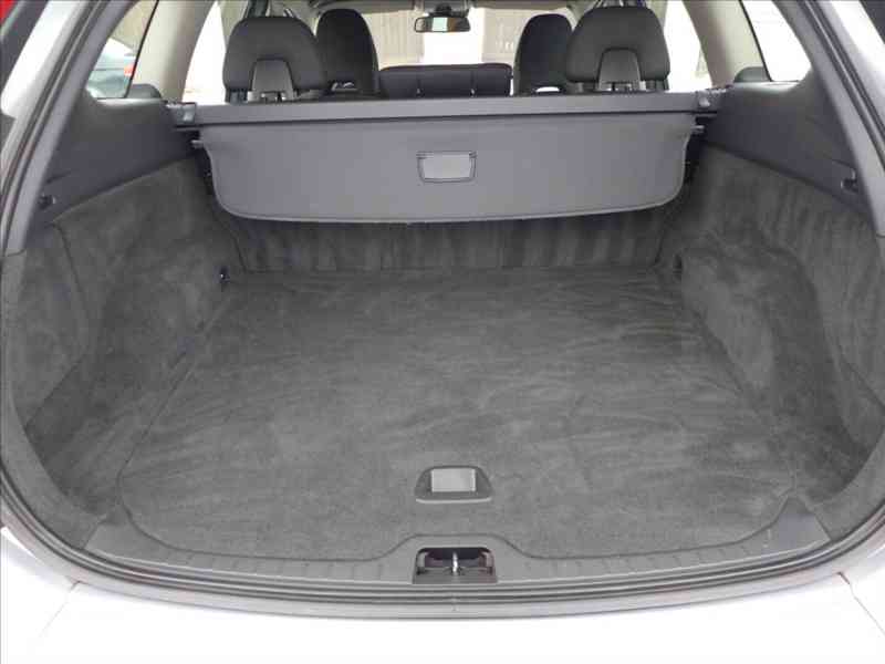 Volvo XC60 2,4 D4 4x4, 5ti válec, 1.Maj - foto 8