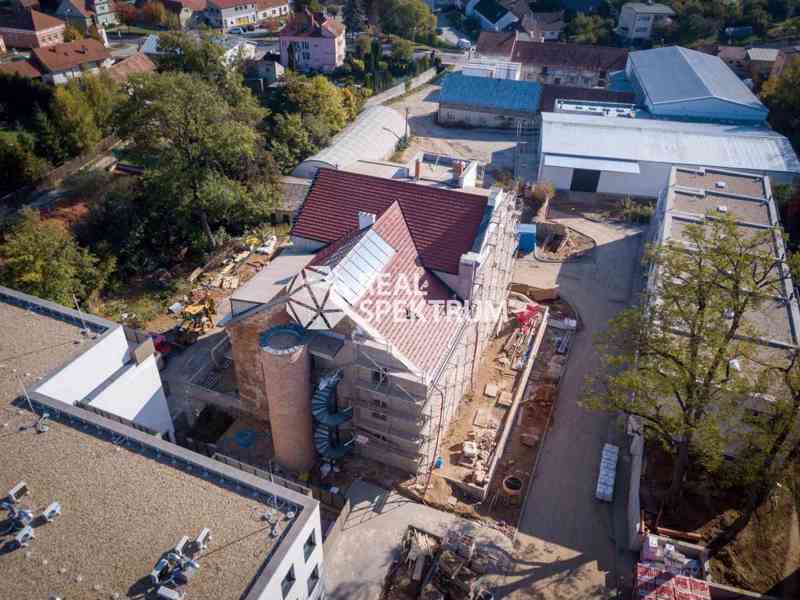 Exklusivní byt 4+kk s garáží pro více aut a vinným sklepem - foto 10
