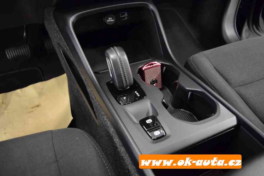 Volvo XC40 T2 MOMENTUM AUTOMAT-2021-DPH  - foto 15
