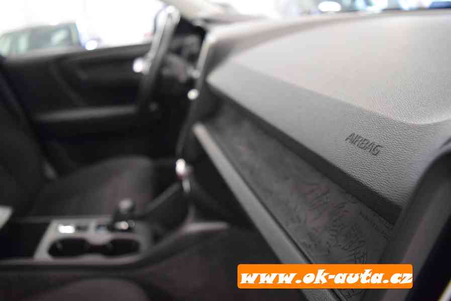 Volvo XC40 T2 MOMENTUM AUTOMAT-2021-DPH  - foto 12