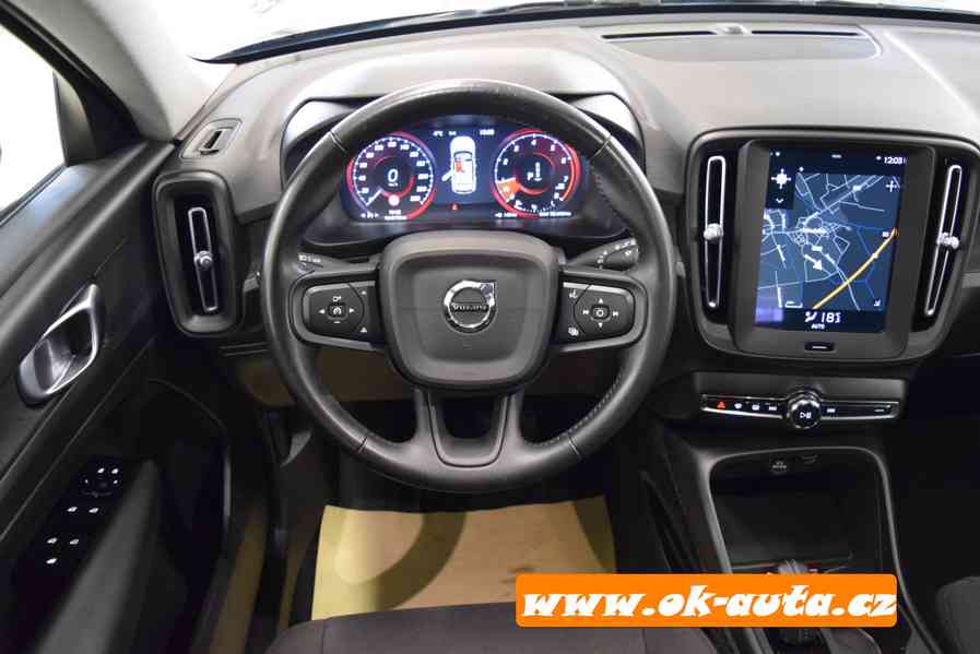 Volvo XC40 T2 MOMENTUM AUTOMAT-2021-DPH  - foto 11