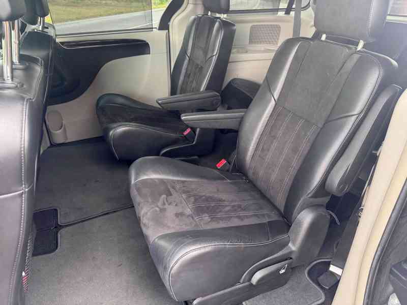 Lancia Voyager 3,6 Platinum LPG 2x DVD ČR 2013 - foto 13