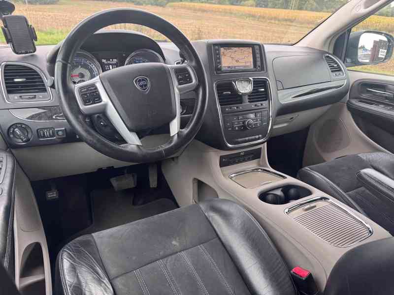 Lancia Voyager 3,6 Platinum LPG 2x DVD ČR 2013 - foto 14