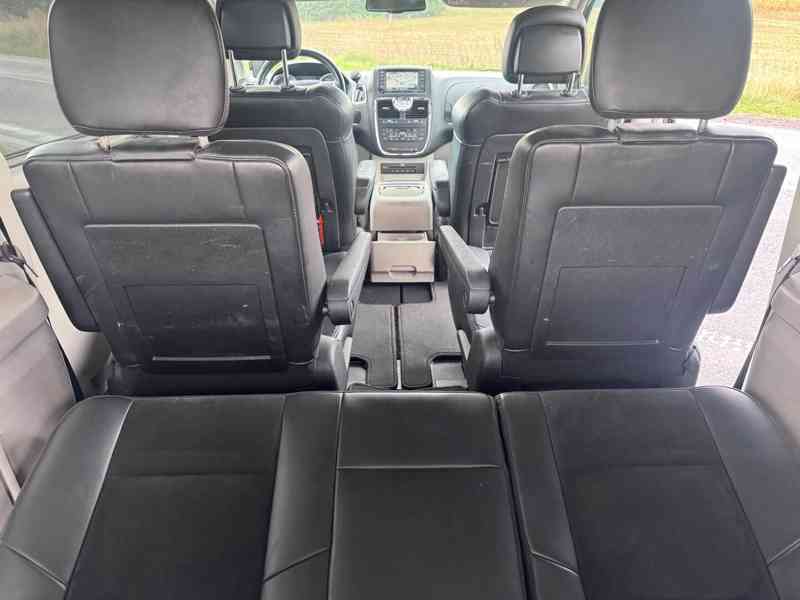 Lancia Voyager 3,6 Platinum LPG 2x DVD ČR 2013 - foto 7