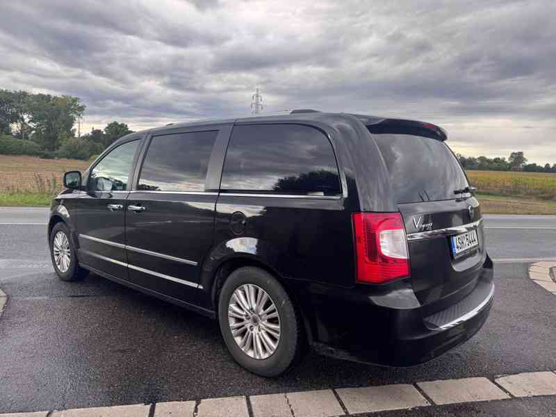 Lancia Voyager 3,6 Platinum LPG 2x DVD ČR 2013 - foto 3