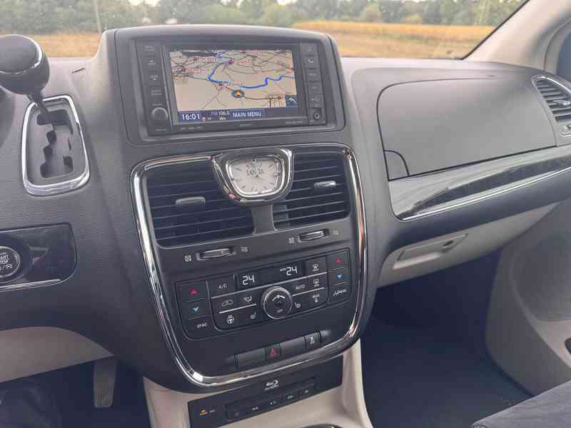 Lancia Voyager 3,6 Platinum LPG 2x DVD ČR 2013 - foto 20