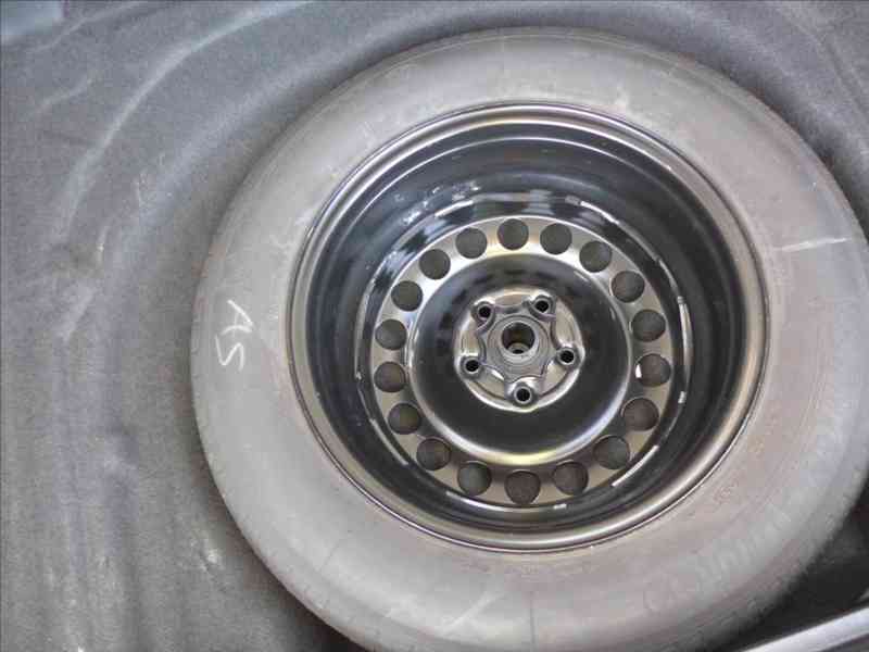 Volkswagen Passat 1,6 TDI COMFORTLINE 1.MAJITEL - foto 8