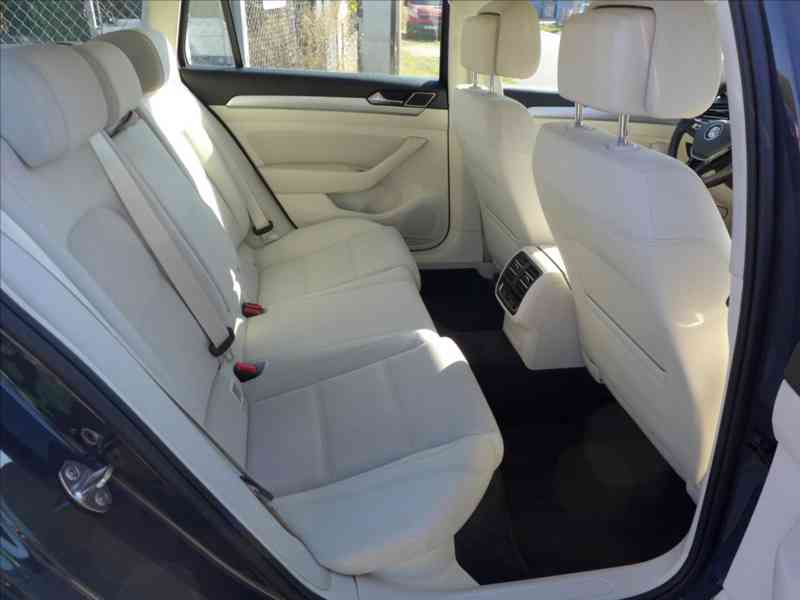 Volkswagen Passat 1,6 TDI COMFORTLINE 1.MAJITEL - foto 9