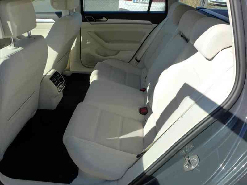 Volkswagen Passat 1,6 TDI COMFORTLINE 1.MAJITEL - foto 6