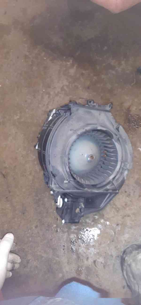 ventilátor topení Audi A6 4f - foto 1