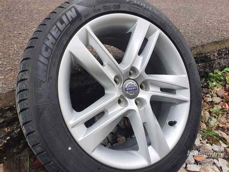 Alu kola Volvo S60 V60 S80 31381412 5x108 8jx17 et55 pneu mi - foto 1