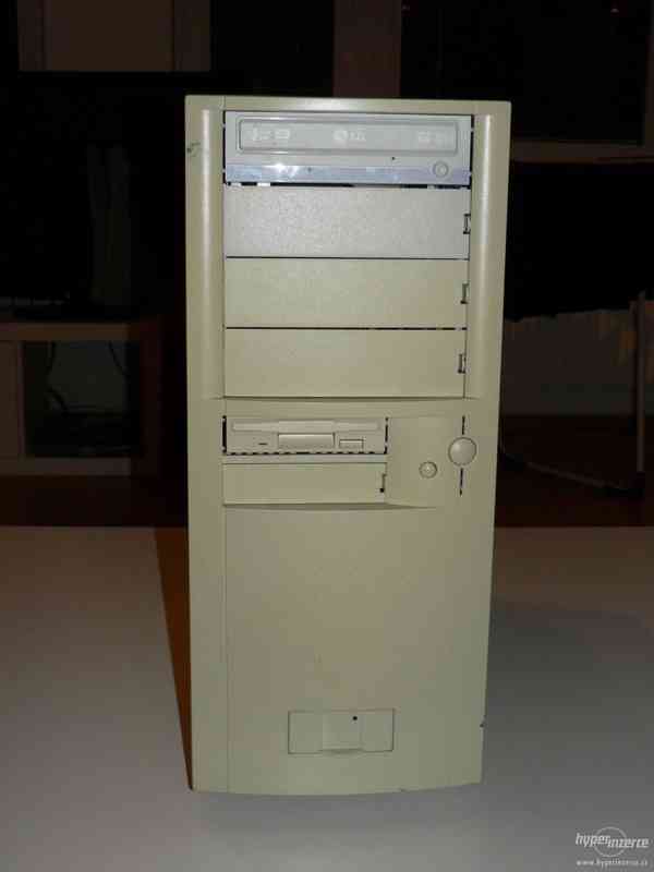 Počítač s Athlon XP 1100 + 512MB + 36GB 10k RPM disk - foto 1