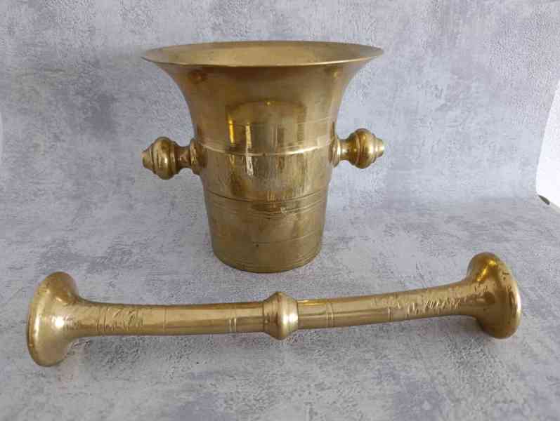 Velký starožitný mosazný hmoždíř s tloukem (3,25 kg) – masiv - foto 5