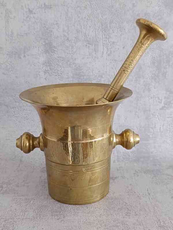 Velký starožitný mosazný hmoždíř s tloukem (3,25 kg) – masiv - foto 3