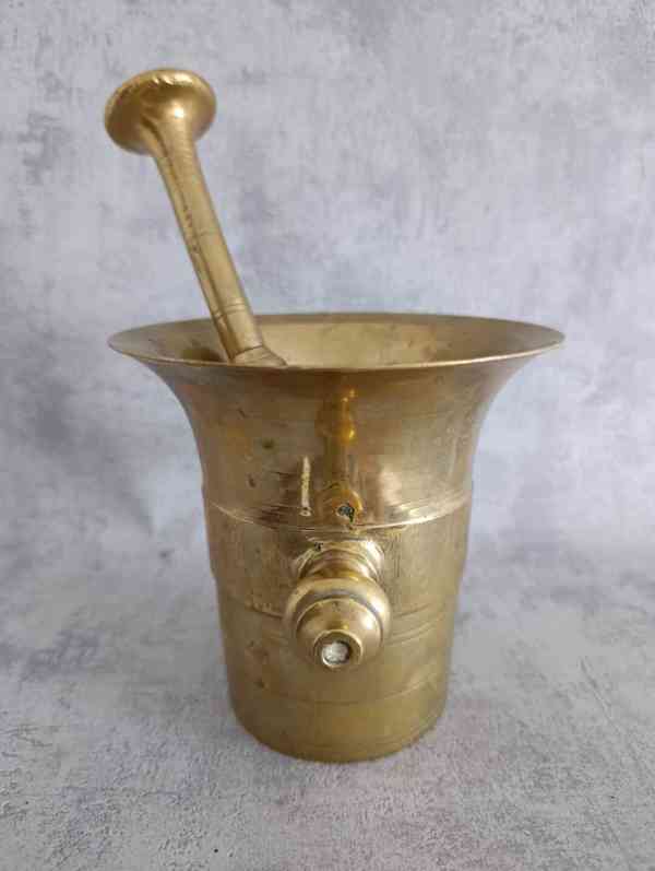 Velký starožitný mosazný hmoždíř s tloukem (3,25 kg) – masiv - foto 12