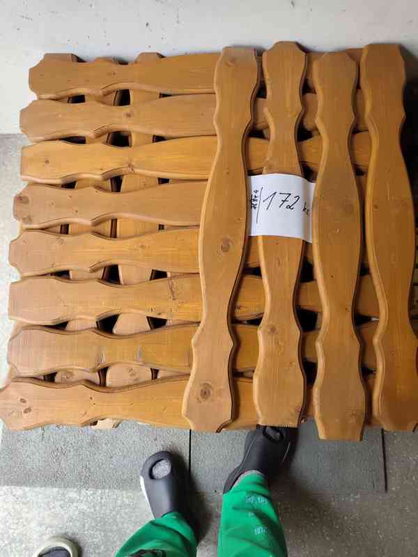 Plot dřevěný z tvarovaných plotovek + plotovky - foto 3