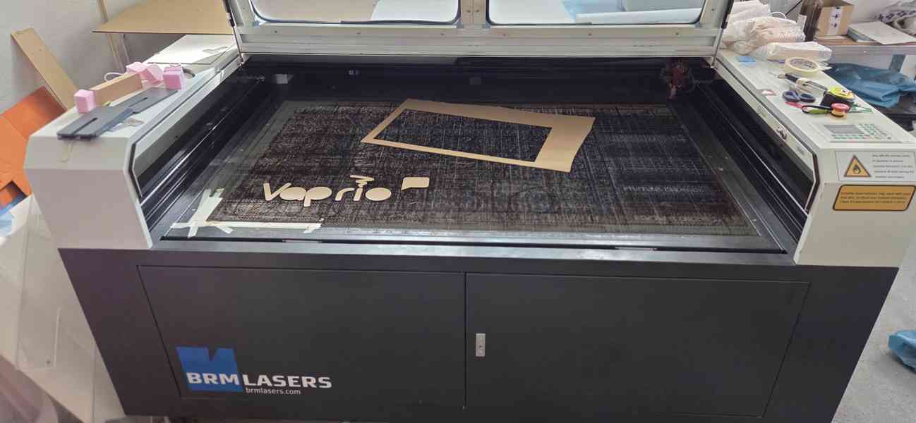 Prodám Laser CO2 značky BRM velikost prac.plochy 160x100cm - foto 8