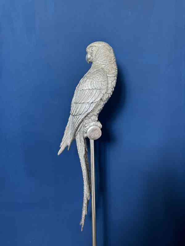 Papoušek Ara - stříbrná socha na podstavci - foto 4