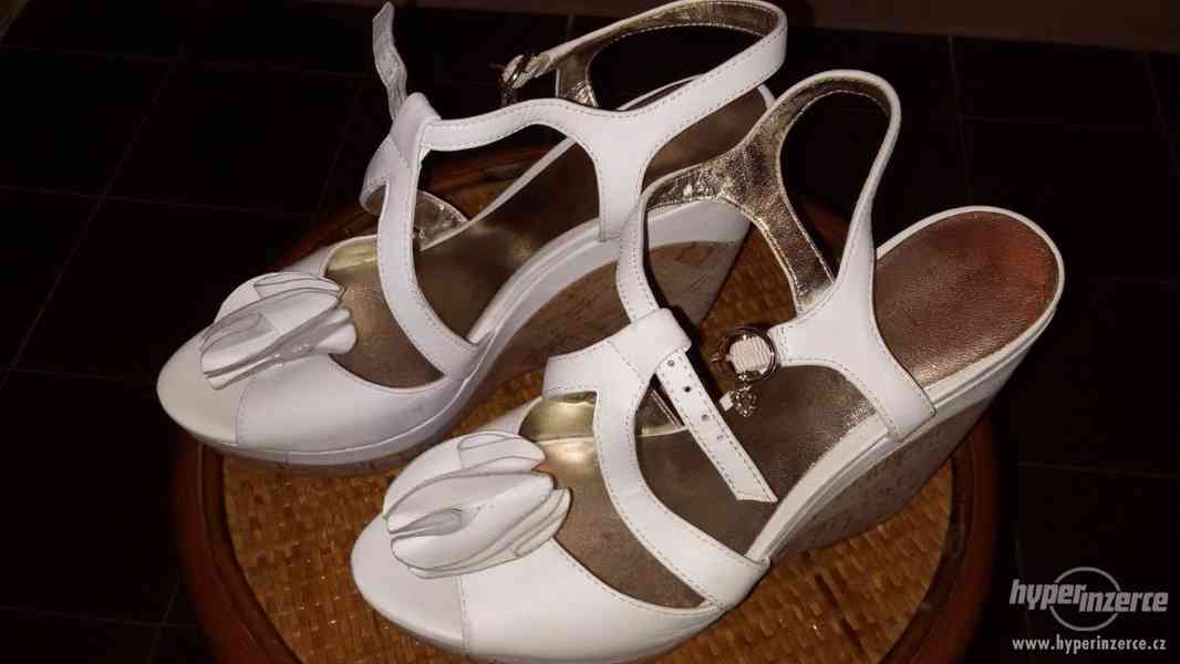 Prodám bílé kožené sandály vel.38 - foto 2