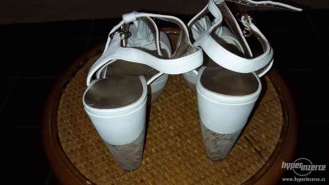 Prodám bílé kožené sandály vel.38 - foto 3