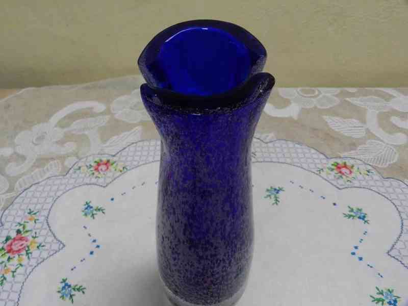 Zajímavá modrá Autorská Váza z hutního skla - foto 3