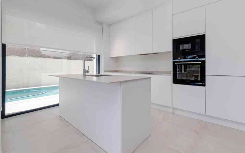 Španělsko luxusní moderní vila Sierra Cotina - foto 35