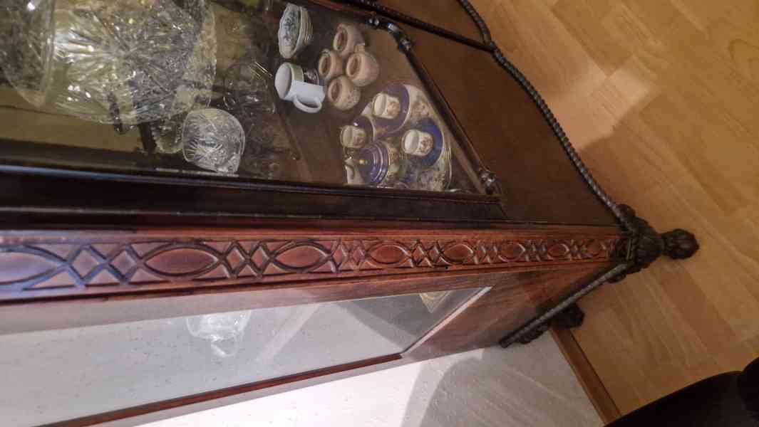 Starožitná vitrína Chippendale - foto 4