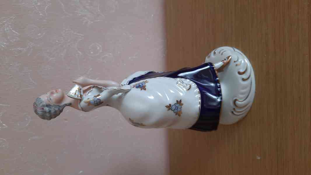 Dvě porcelánové sošky - foto 4