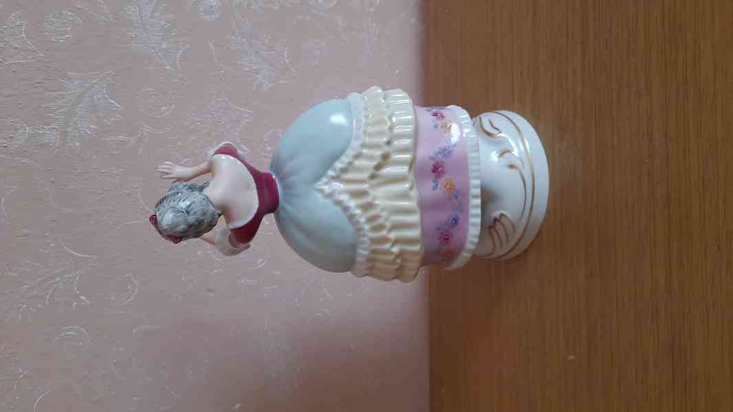 Dvě porcelánové sošky - foto 10