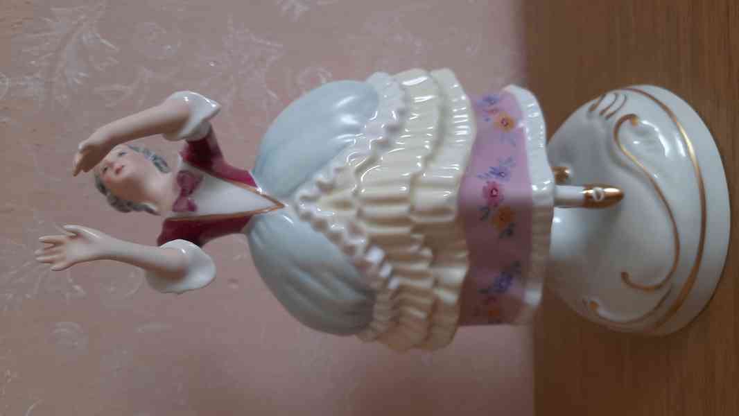 Dvě porcelánové sošky - foto 12