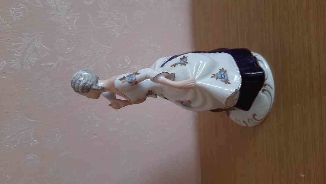 Dvě porcelánové sošky - foto 6