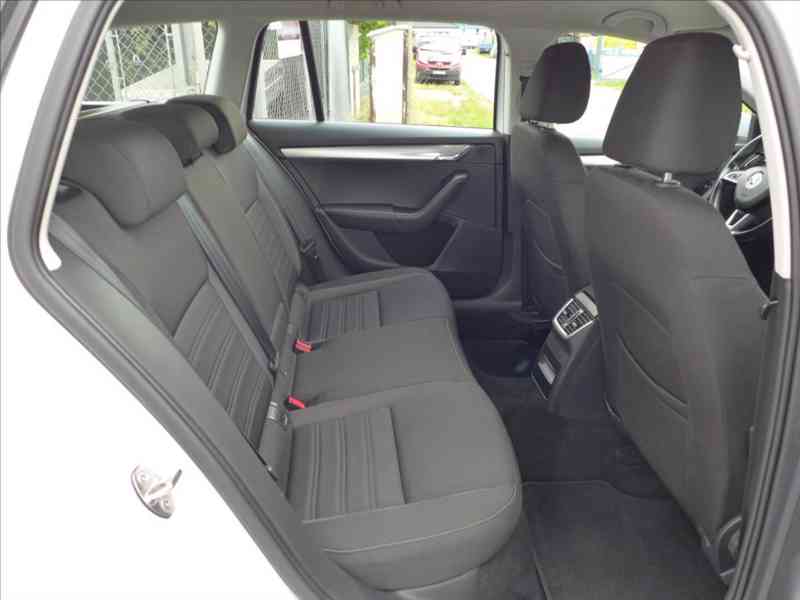 Škoda Octavia 1,4 CNG NAVI, DIGI AC, 1.MAJ - foto 9