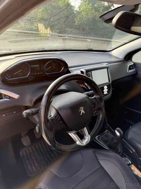Peugeot 2008 1,2 PureTech 81 kW, manuál - foto 4
