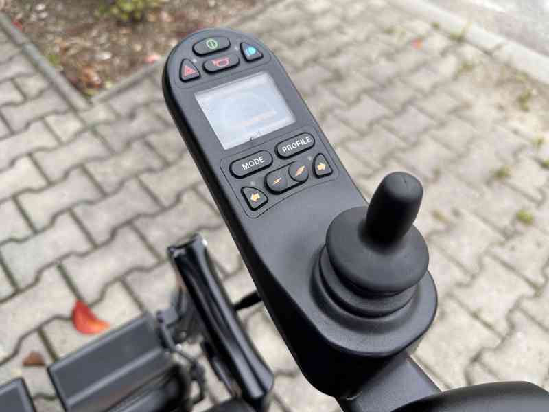 Elektrický invalidní vozík - foto 5