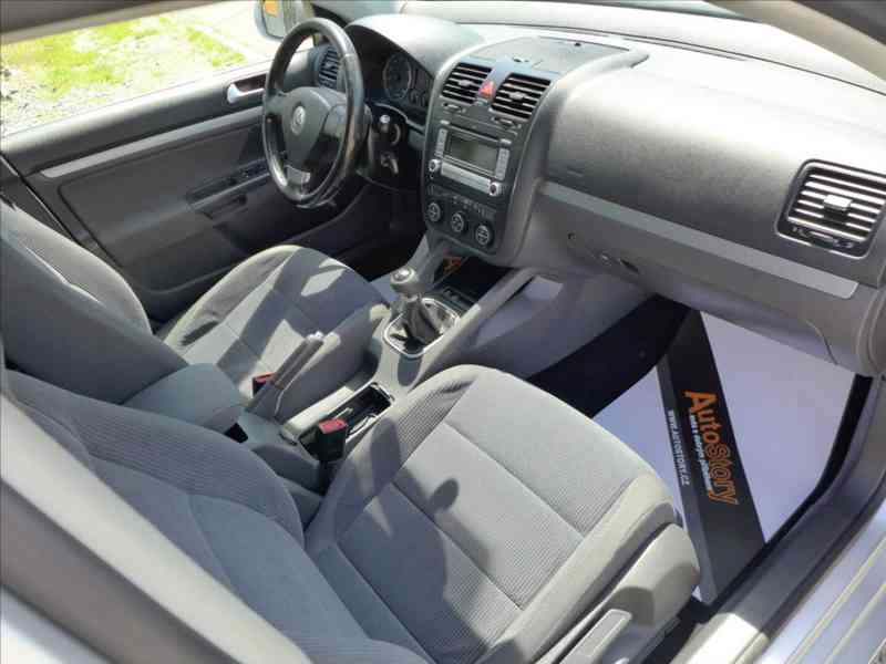 Volkswagen Golf 1,6 i DIGI AC, VÝHŘEV, 1.MAJ - foto 10