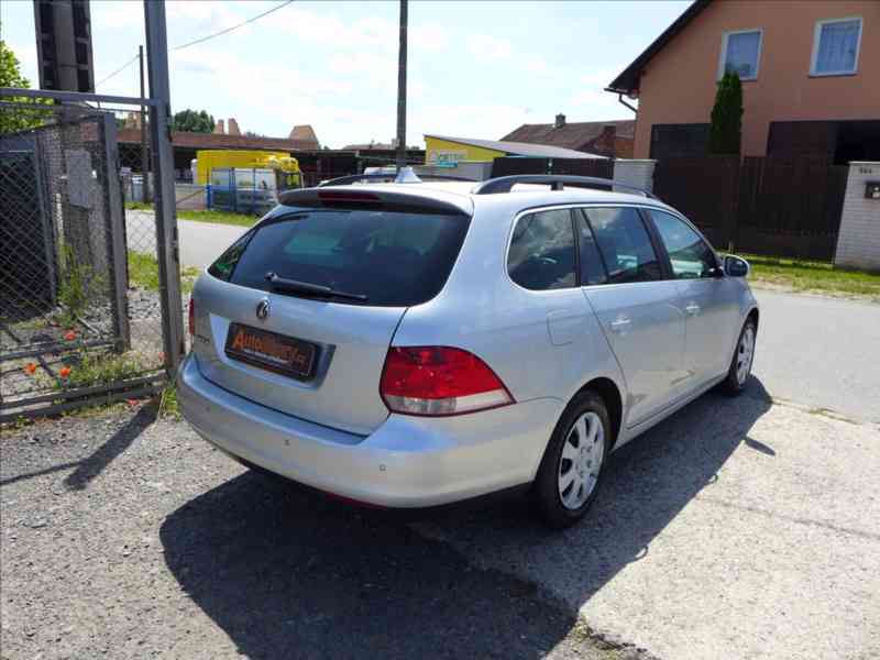 Volkswagen Golf 1,6 i DIGI AC, VÝHŘEV, 1.MAJ - foto 3