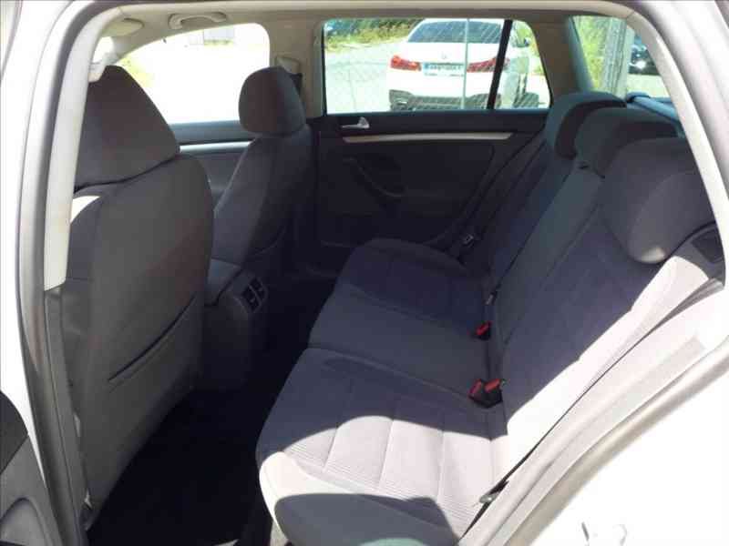Volkswagen Golf 1,6 i DIGI AC, VÝHŘEV, 1.MAJ - foto 6