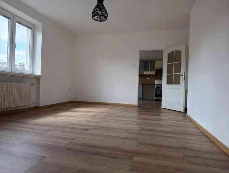 Pronájem bytu 3+1 78 m² - foto 3