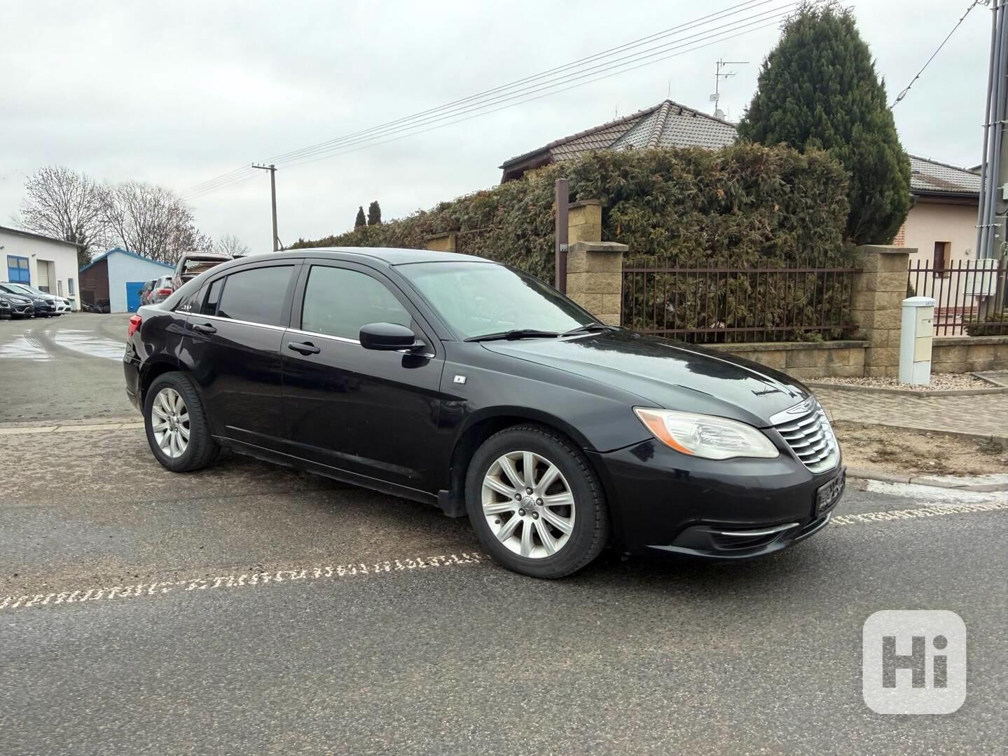 Chrysler 200 2,4L DOHC VVT Touring 2012 - foto 1